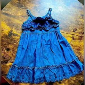 baby Gap | little girls denim dress. Size: 3 years.